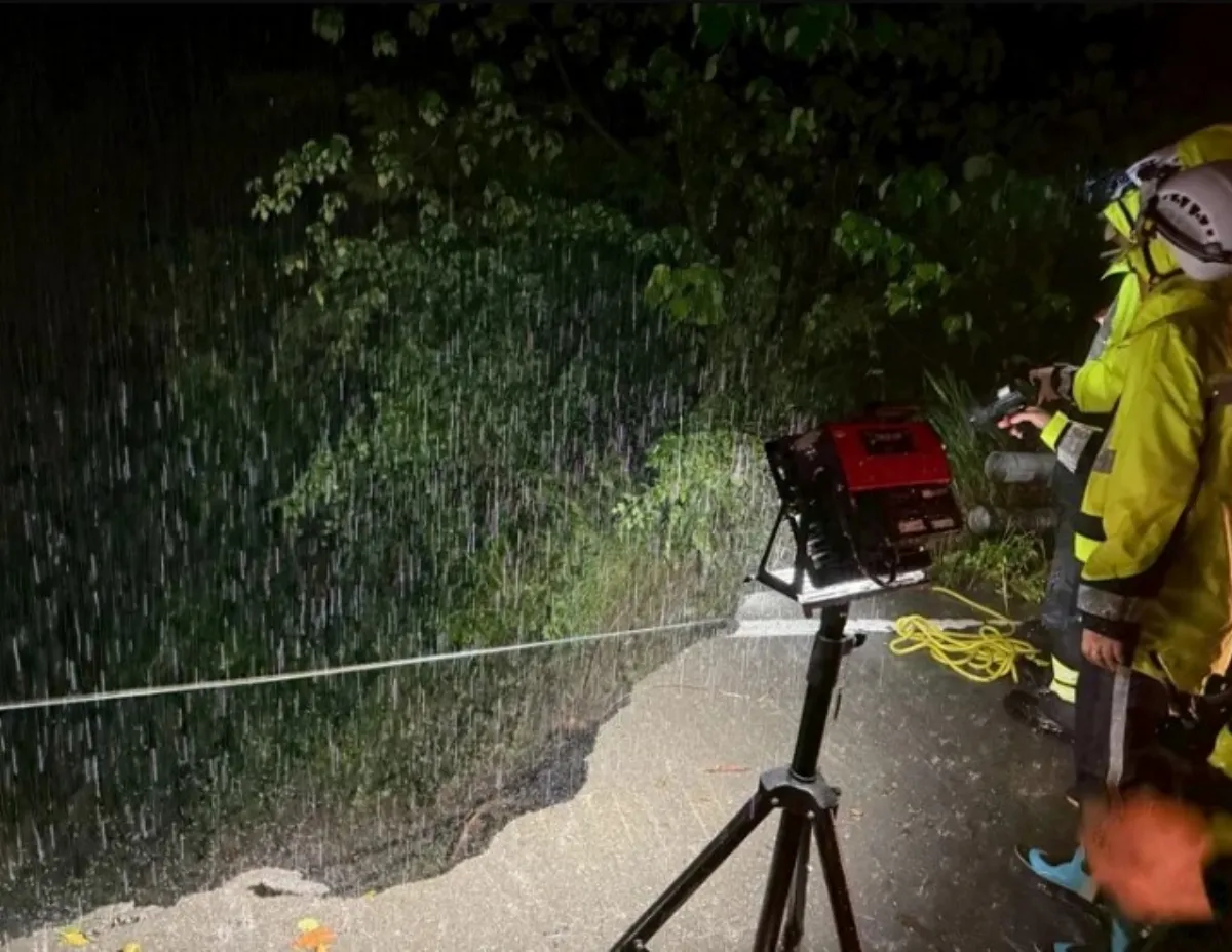 南橫大雨路基掏空   一家五口連人帶車墜谷下落不明